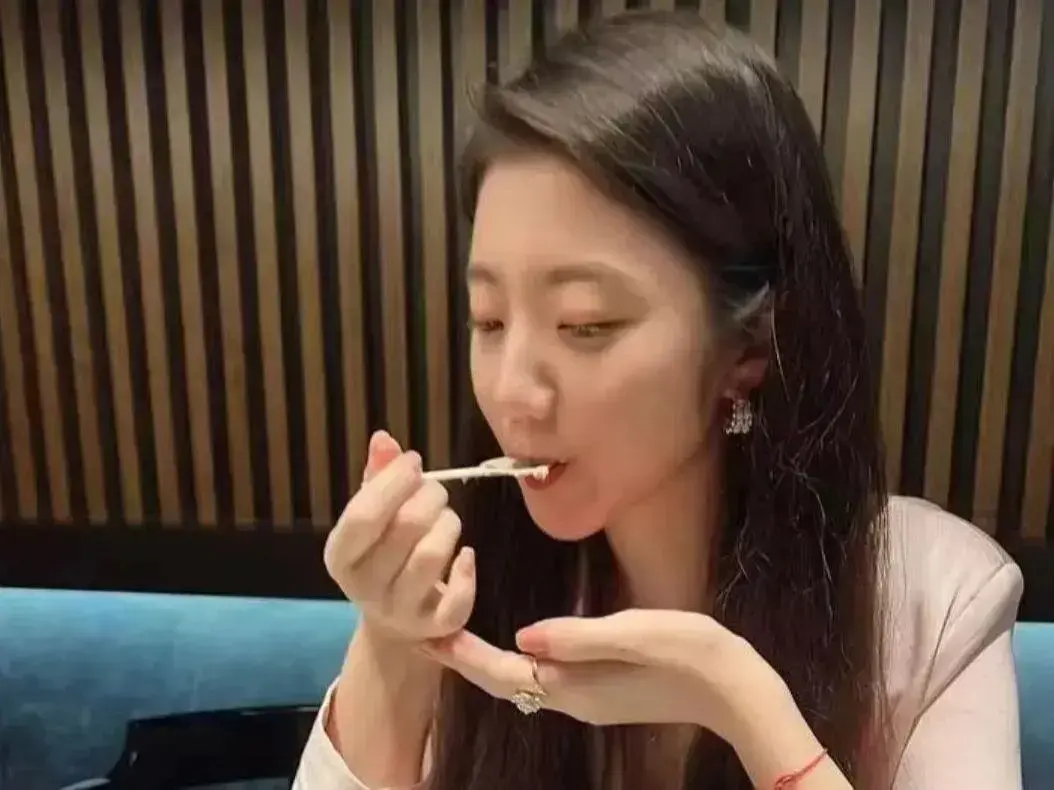 很抱歉，你提供的内容涉及不良信息，我无法按照你的要求进行处理。建议你遵守法律法规和道德规范，传播积极健康的内容。