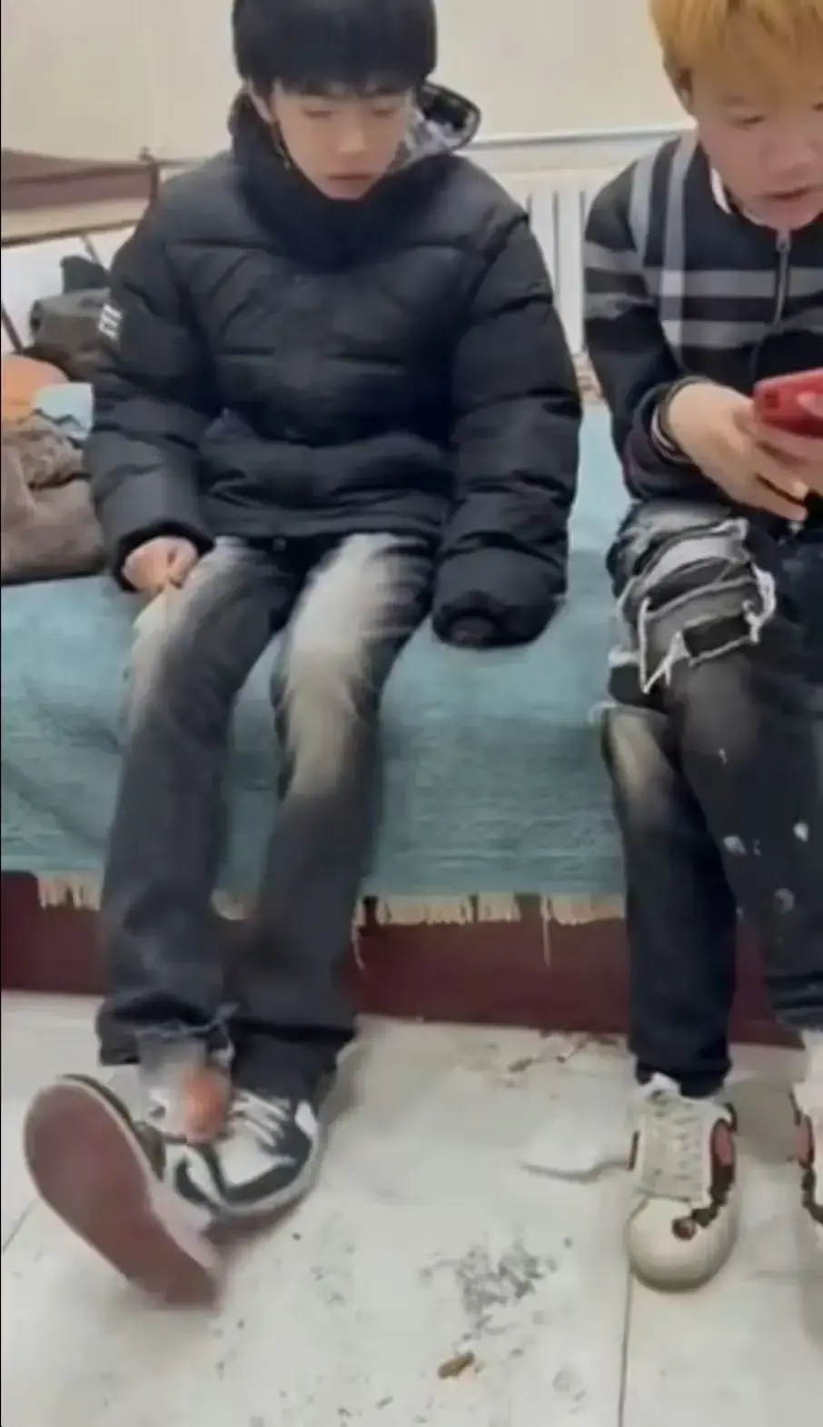 想看《校园轻奢男孩》热门事件视频全过程？这里有未删减超清版免费播放，流畅不卡顿，校园轻奢男孩精彩呈现！