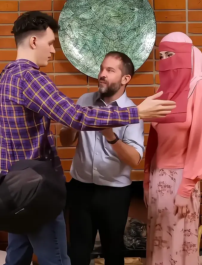 欧美电影《Hijab mylfs》未删减HD中字免费在线观看-Violet Voss主演Hijab mylfs-夸克百度网盘