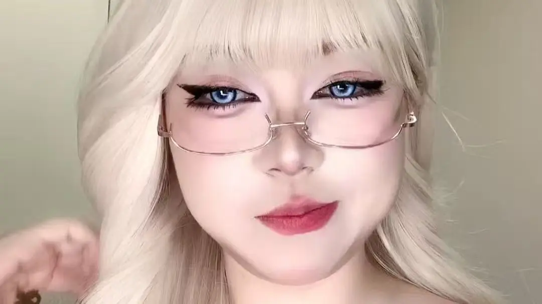 《阿黑颜系列vlog》夸张情绪通用外壳-成人标签戏仿稀释-无广告高清在线-每日vlog连更