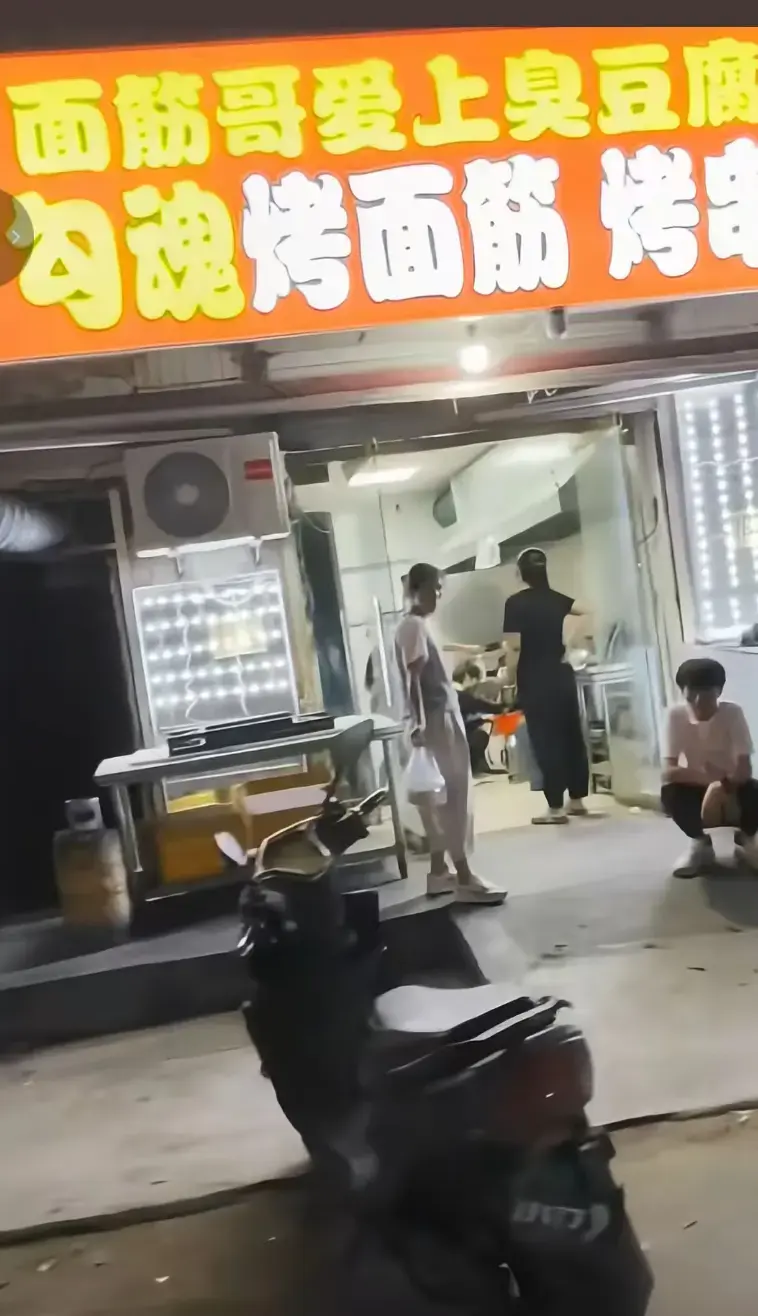 免费观看《安平面筋哥与媳妇事件》，深入剖析面筋哥母女故事，掌握圣姑庙最新消息，知晓事件风波始末！