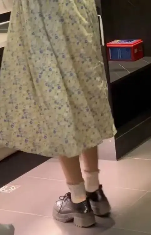 《元歌碎花裙合集》- 碎花裙搭配甜系vlog，尽显日系少女风，元歌镜头下的高清完整版，百度网盘免费获取！