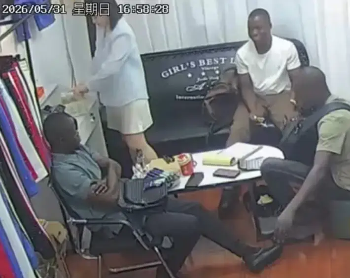 《三个黑人买衣服》《三英战吕布八分钟》《三个黑人买衣服下大...》